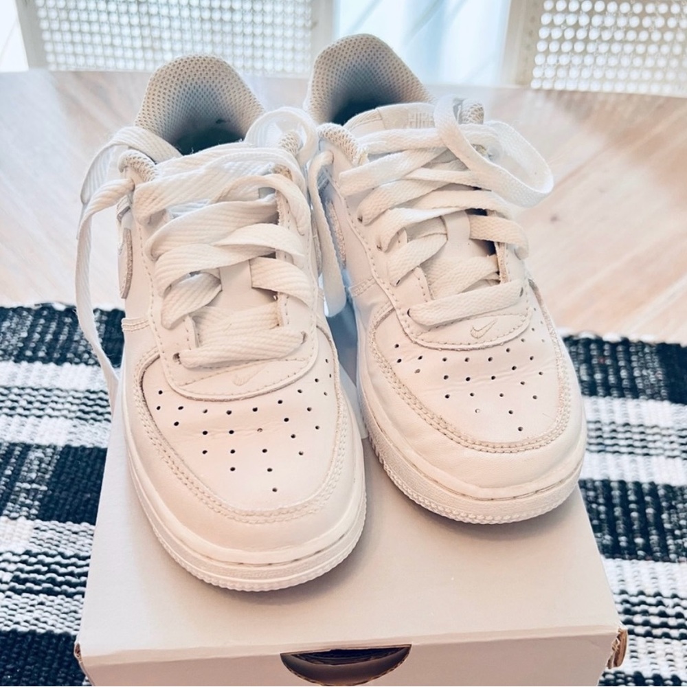 Nike Air Force 1 LE